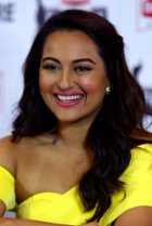 Sonakshi Sinha | Yina Sonakshi Sinha