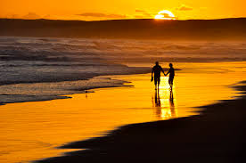Goforaromanticstrolltogethersitbytheriverandwatchthesunsettogether