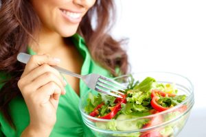 Closeup of pretty girl eating fresh vegetable salad | Yina TOP FITNESS TIPS TO SCORE YOUR BEST BODY YOU NEED